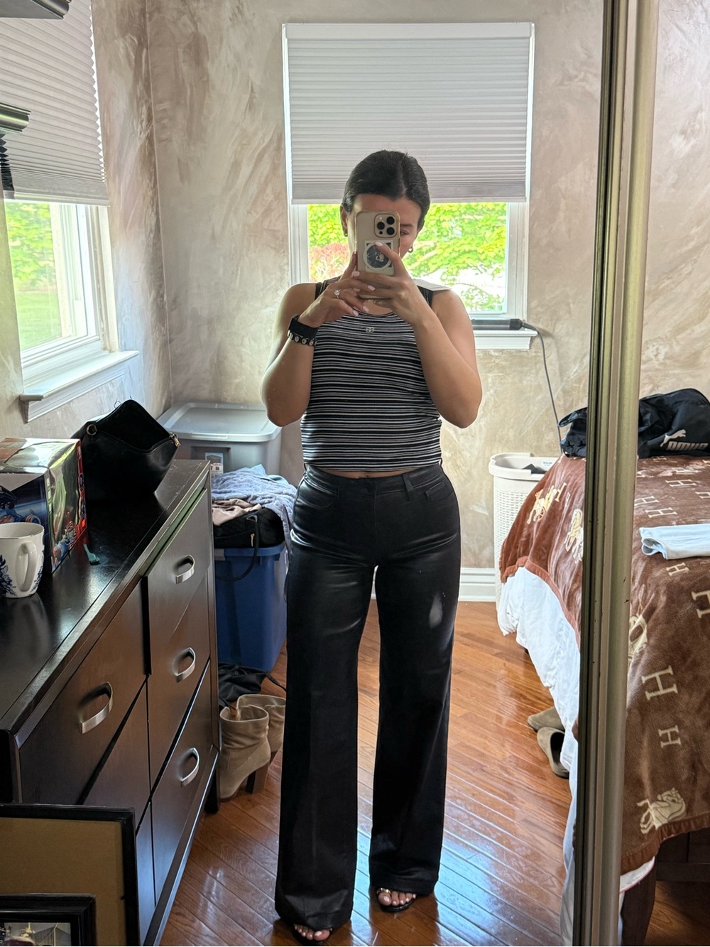 L'AGENCE Black Garment with Size 26 Tag